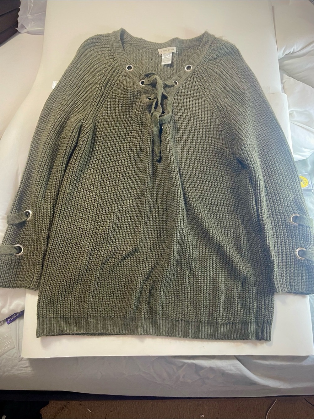 Main Strip Olive Lace-Up Ribbed V-Neck Sweater